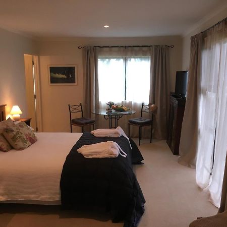 Puka Heights Bed and Breakfast Pauanui Exteriör bild