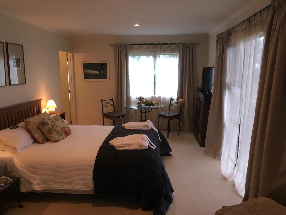 Puka Heights Bed and Breakfast Pauanui Exteriör bild